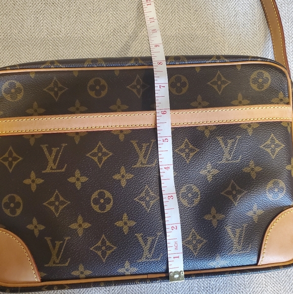 Authentic Louis Vuitton purse - Picture 13 of 15